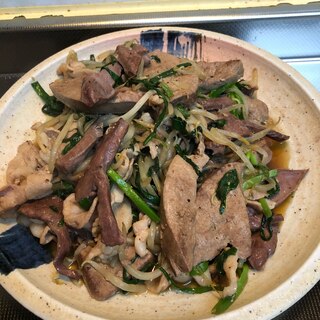 豚肉の三種盛り♪バラ♪ハツ♪レバ♪のニラもやし炒め